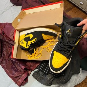 New love mid Jordan 1